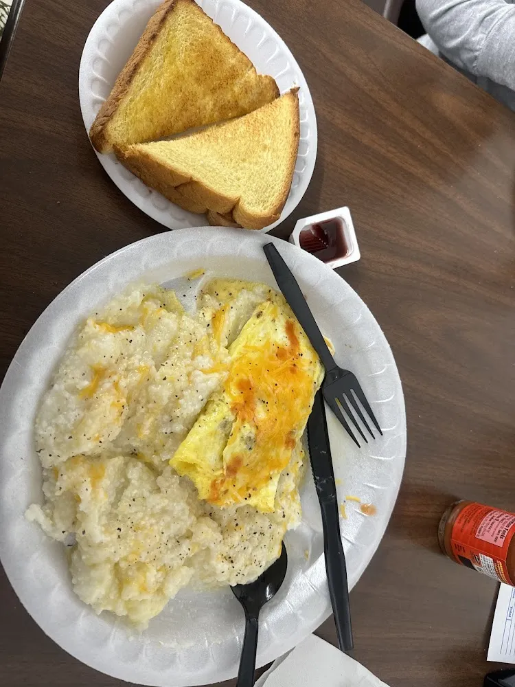 Omelette with Grits and White Toast